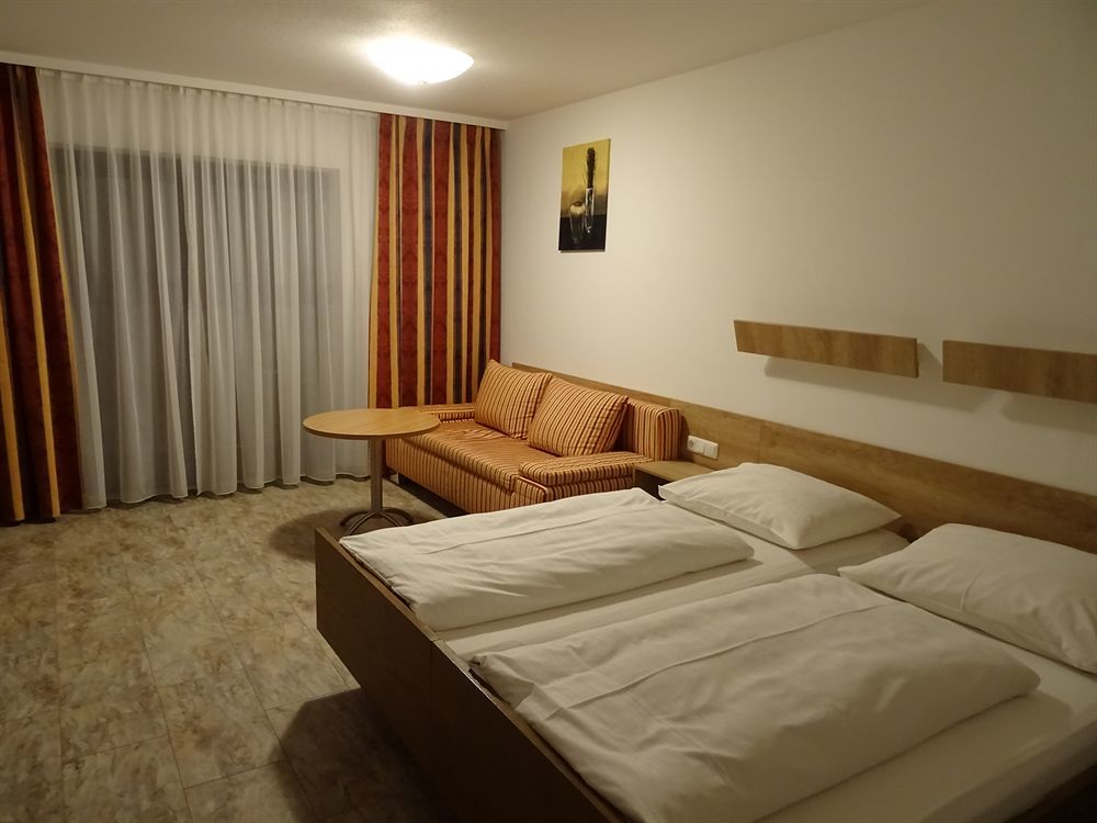 Hotel apartamentowy Alte Innbruecke-24std-self-check In-haustiere Willkommen 3*