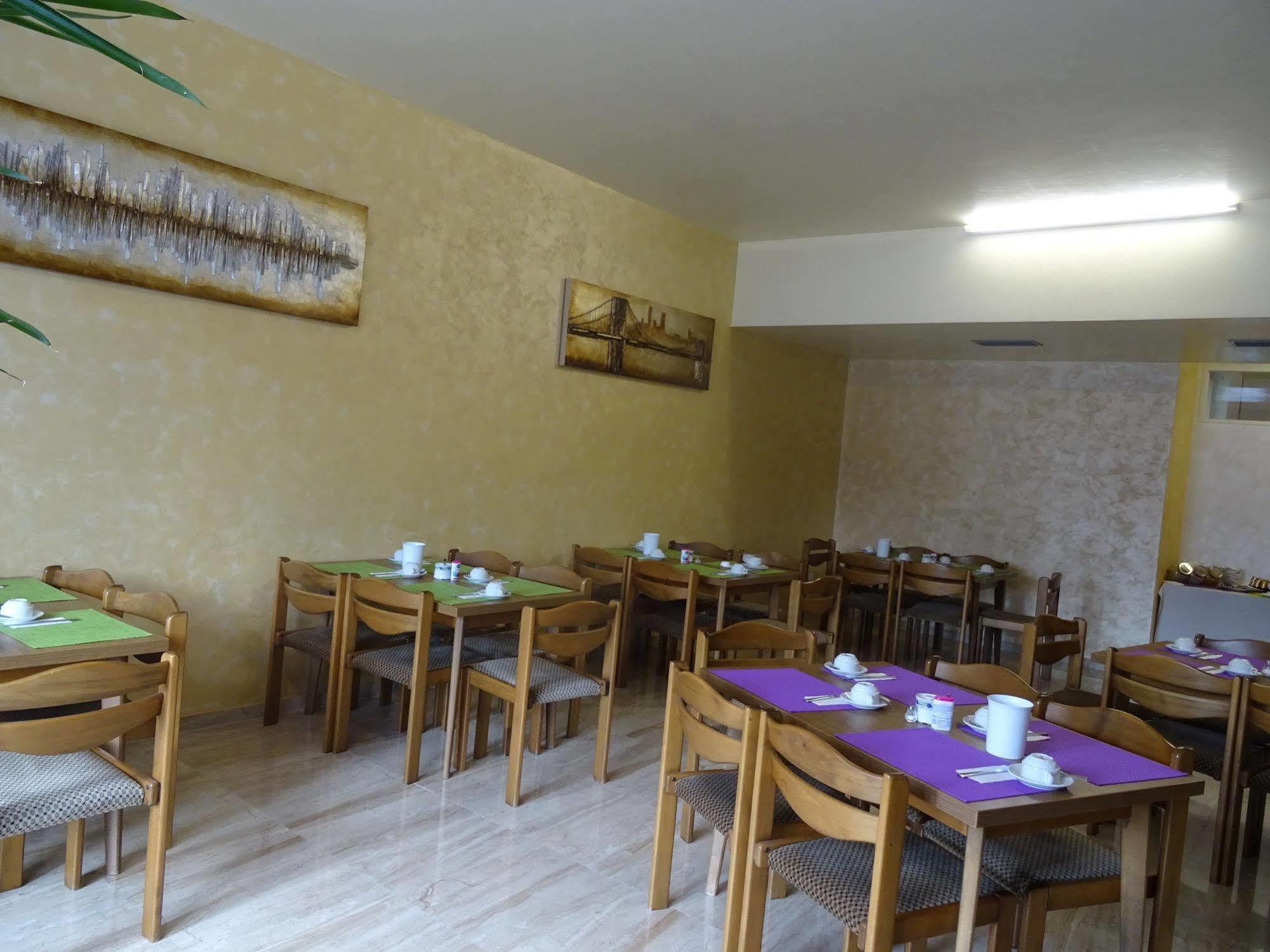 Hotel apartamentowy Alte Innbruecke-24std-self-check In-haustiere Willkommen Neuhaus am Inn